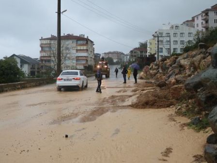 Yalova Cinarcik ta Firtina Yikti Gecti